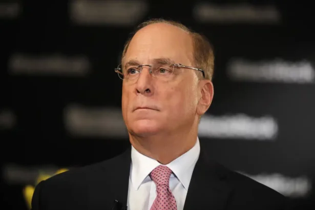 BlackRock CEO Larry Fink Calls On SEC To Approve Tokenization Of Bonds