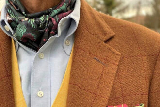 What size silk scarf should men wear?