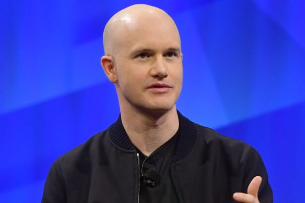 Coinbase CEO Brian Armstrong Sends Strong Message to Anti-Crypto Law Firms