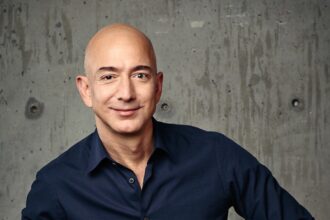 “Not the enemy”: Bezos aims to redefine Trump-media dynamics