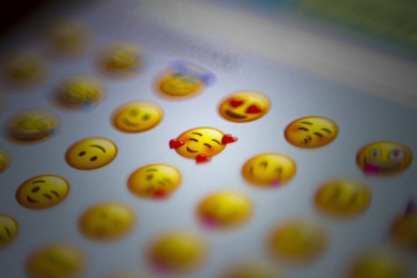 Emoti-Attack: How emojis can trick AI language models