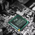 Intel stock gains 6% on Arrow Lake hype: Should investors buy in?